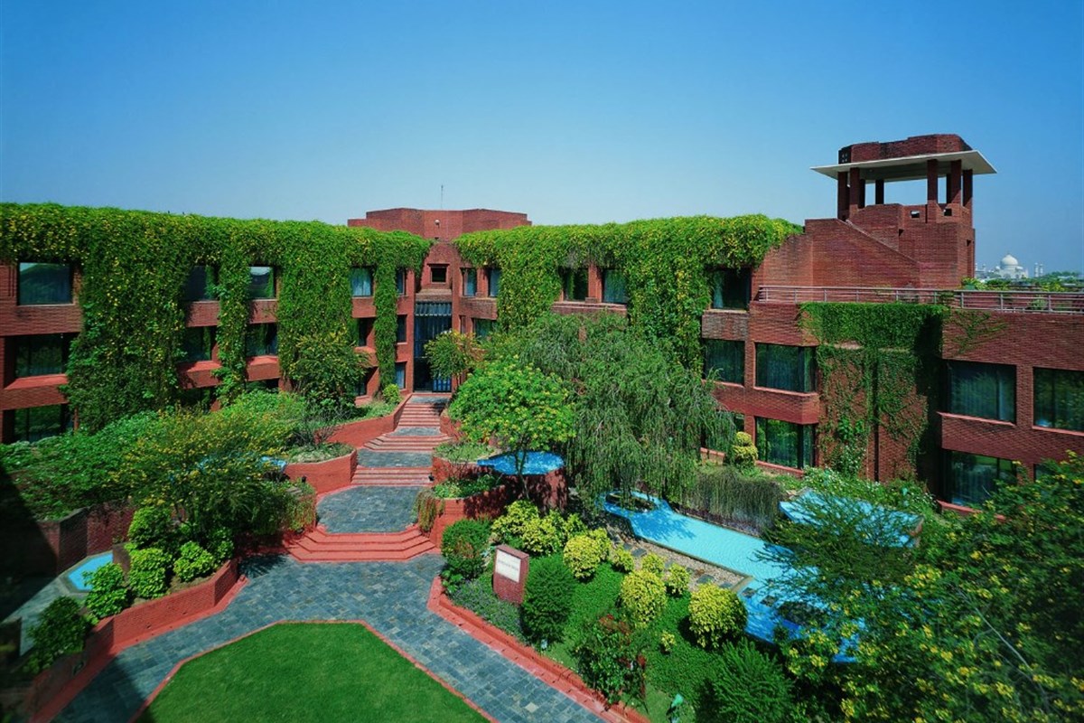01-the-oberoi-amarvilas 03-itc-mughal