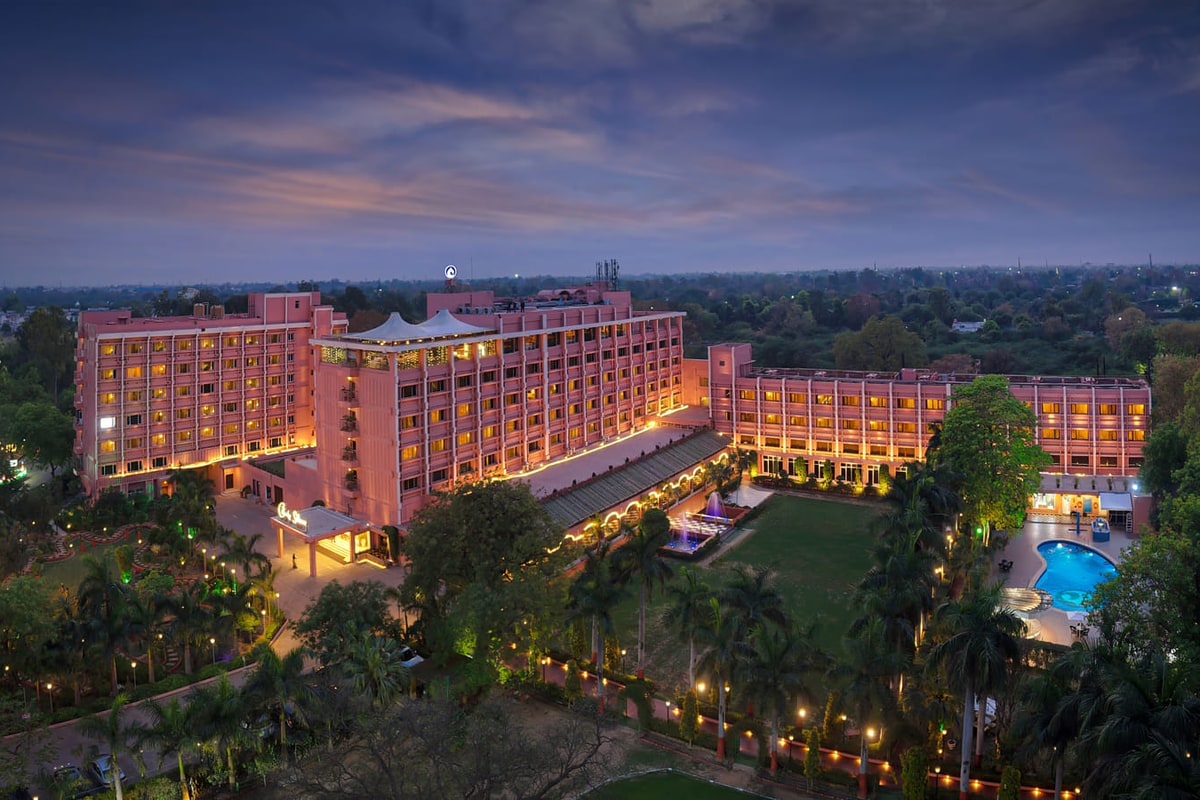 01-the-oberoi-amarvilas 01-the-oberoi-amarvilas